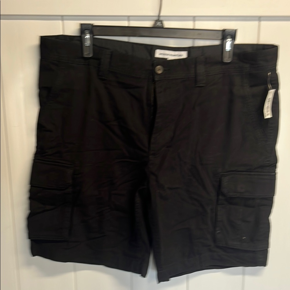 NWT Amazon Essentials black cargo shorts SIZE 42